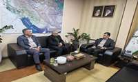 مهندس «محمدزاده» رئیس سازمان جهاد کشاورزی خراسان شمالی و دکتر «ایزانلو» مدیر امور اراضی این استان، با «دکتر نامدار» رئیس سازمان امور اراضی کشور دیدار کردند.
