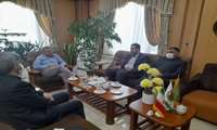 نشست علی اصغر حسینی عضو هیات مدیره و معاون اجرایی شعب شرکت حمل ونقل بین المللی خلیج فارس و محمد دهقان پیر مدیرعامل شرکت حمل و نقل استان با مهندس محمدزاده رییس سازمان جهاد کشاورزی، مهندس داودزاده معاون بازرگانی داخلی اداره کل صمت و مهندس میرقراچورلو مدیر نظارت و بازرسی تنظیم بازار درخصوص افزایش نرخ حمل آرد در استان